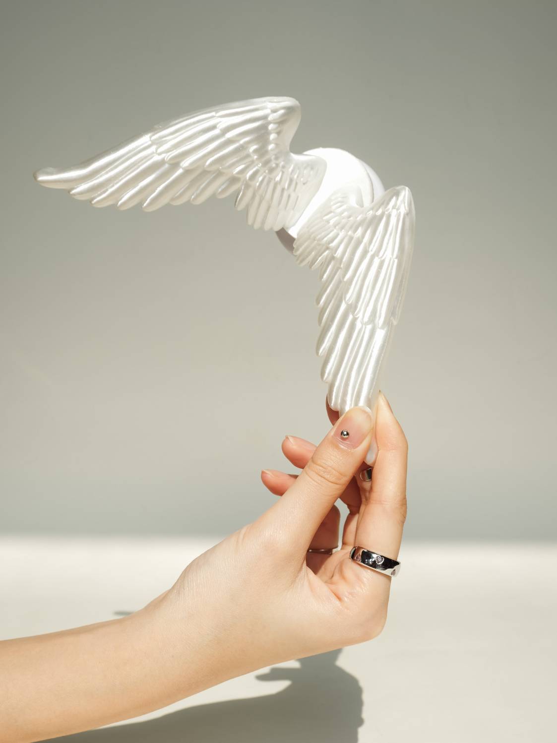 YANZHUJI | Angel Wing 3D-Printed MagSafe Magnetic Cellphone Mount, Smartphone Holder Stand with Flexible Material Grip, Angelcore Photogenic Accessory for iPhone
